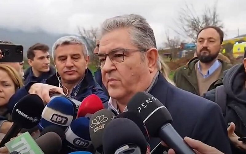 Κουτσούμπας από τα Τέμπη: Το μαχαίρι να «φτάσει στο κόκκαλο»