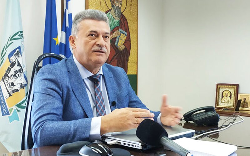 Συνέντευξη στο στρατόπεδο απο τον δήμαρχο Κορινθίων