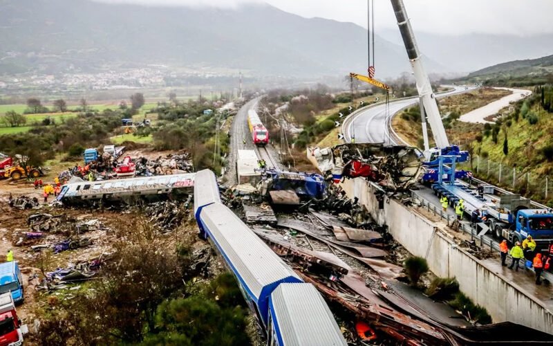 Τέμπη: Τα μοιραία λάθη, οι διαχρονικές παθογένειες και η έκρηξη