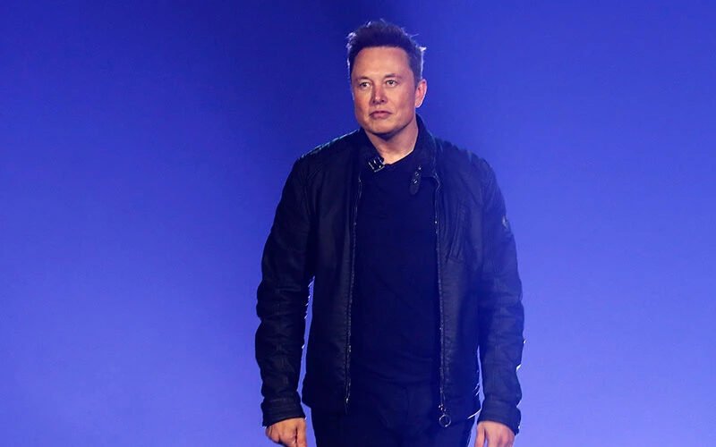 «Πέταξε» το μπλε πουλί – Ο σκύλος που πήρε τη θέση του